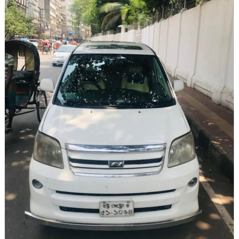 Toyota Noah 2002
