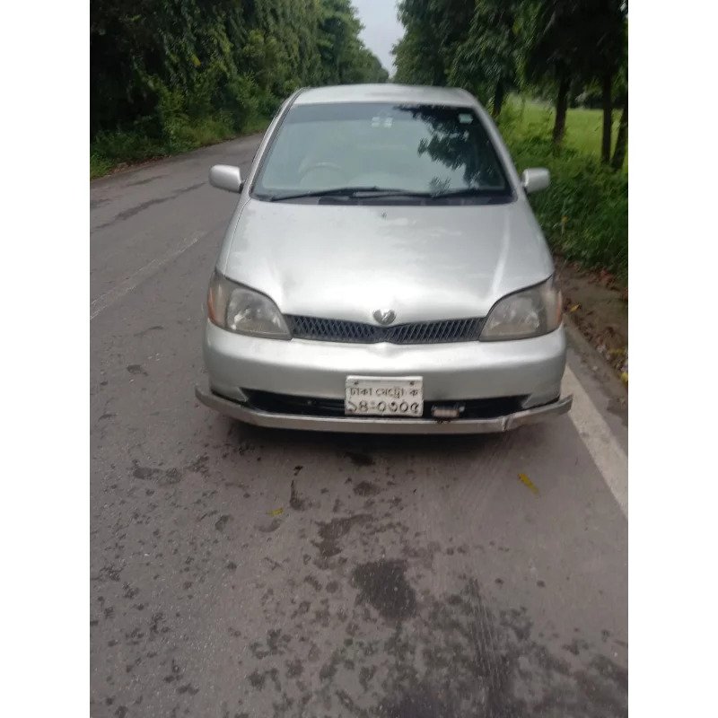 Toyota Platz 2000