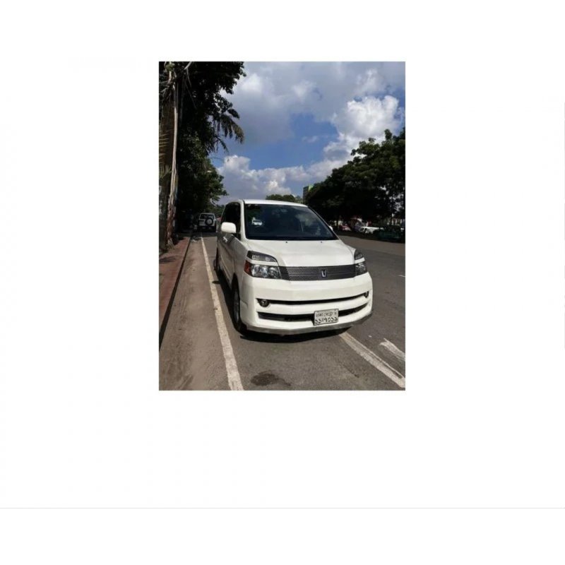 Toyota Voxy 2004