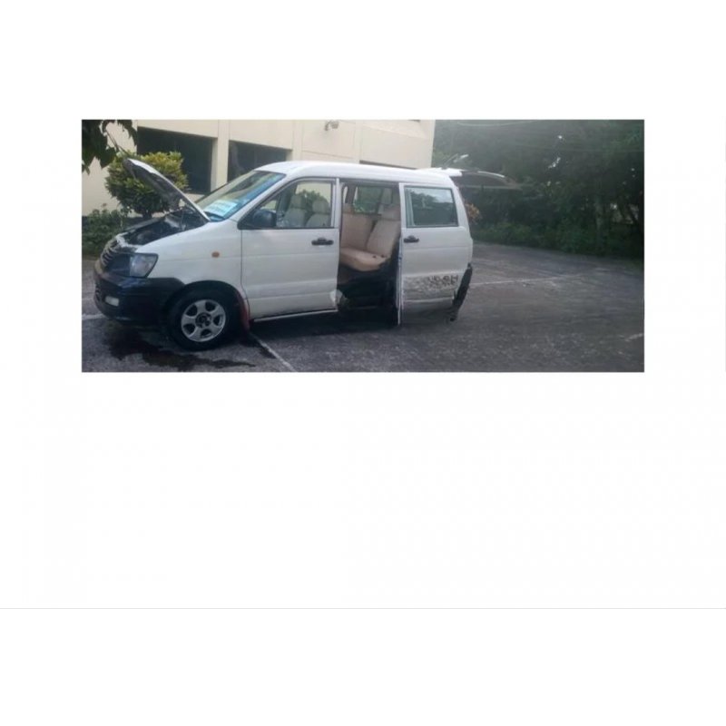 Toyota Noah White 2005