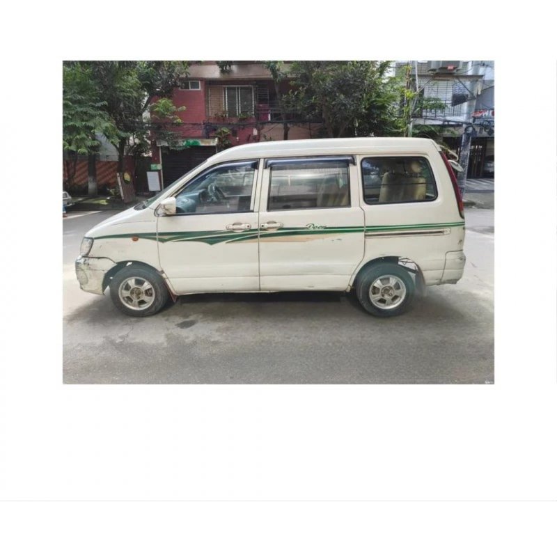 Toyota Noah KR42 2001