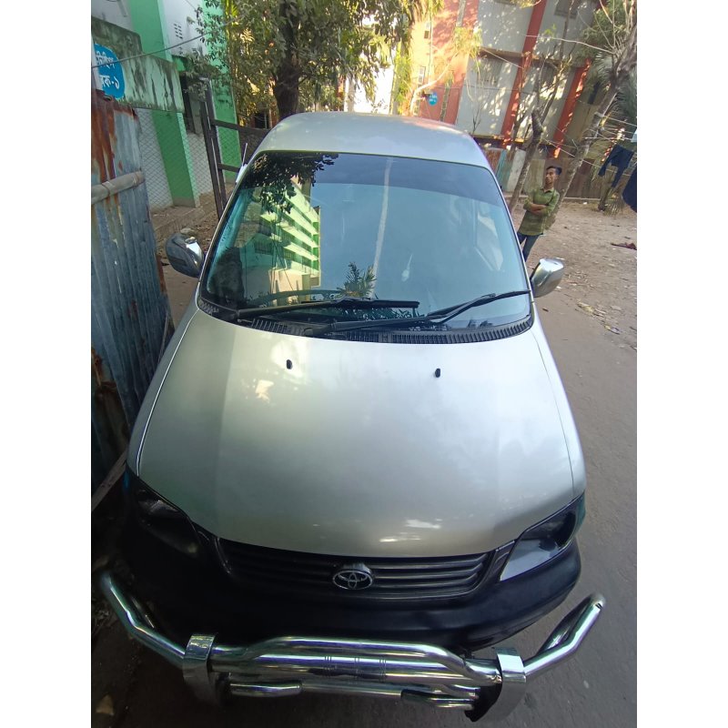 Toyota Noah KR42 2003