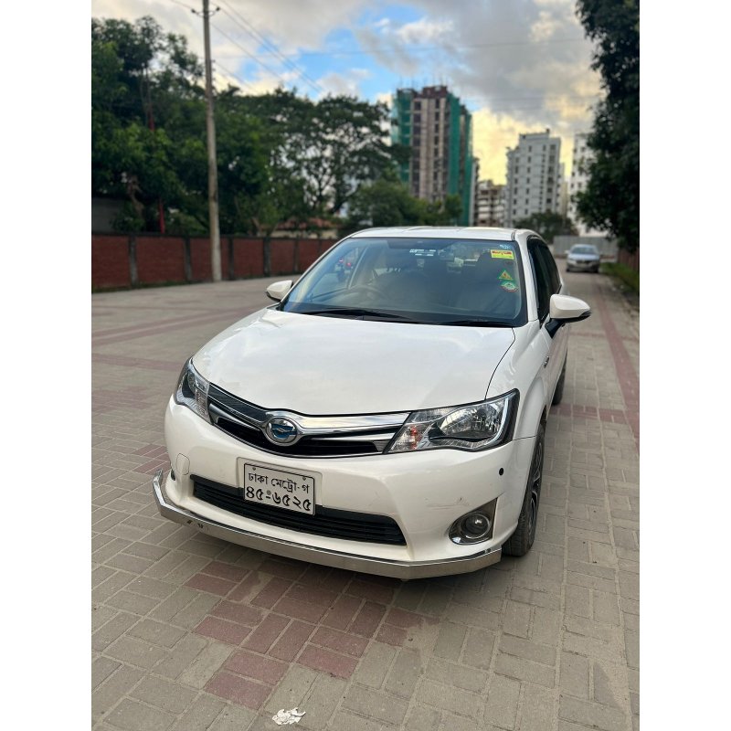 Toyota Axio Hybrid 2014