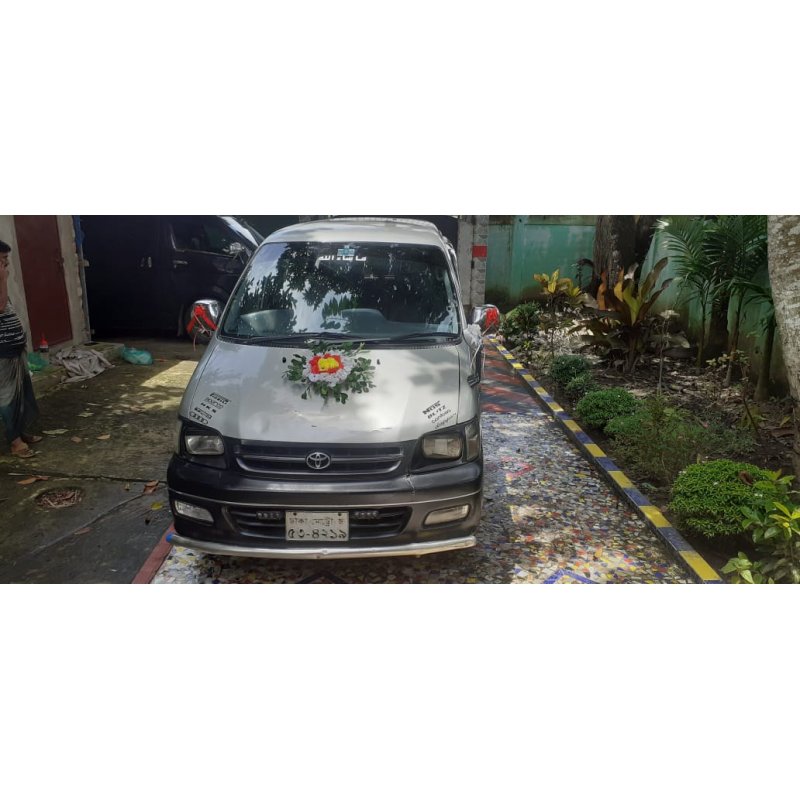 Toyota Noah 2005