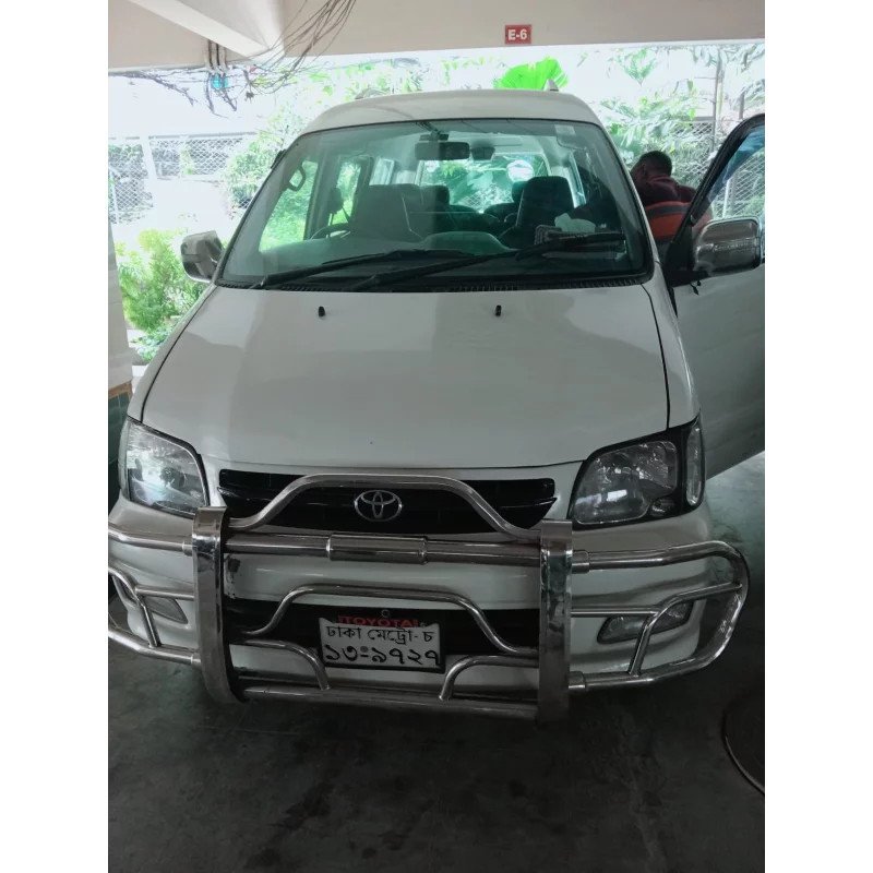 Toyota Noah 2005 White