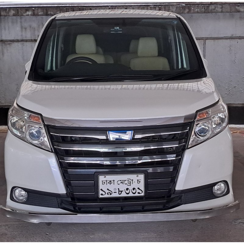 Toyota Noah G Hybrid 2014