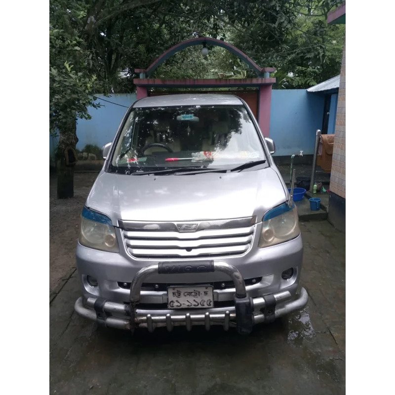 Toyota Noah X 2003