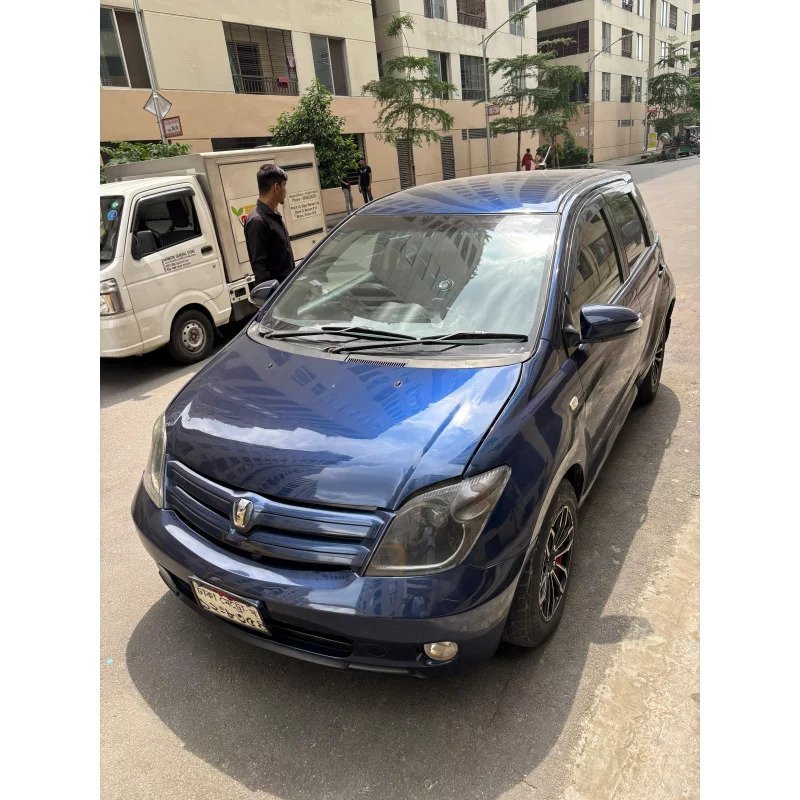 Toyota IST 2003