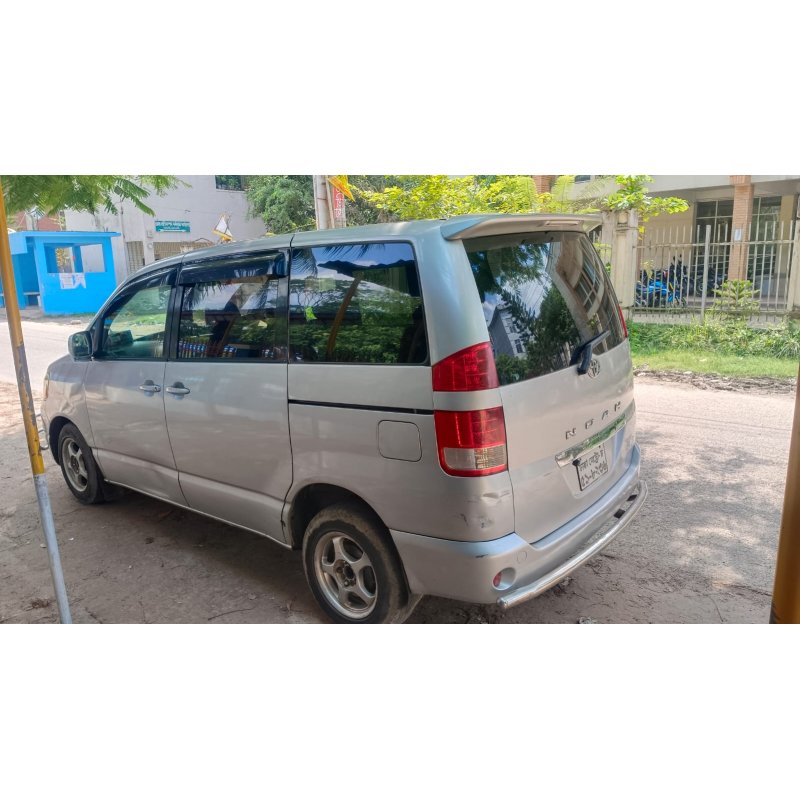 Toyota Noah X 2002