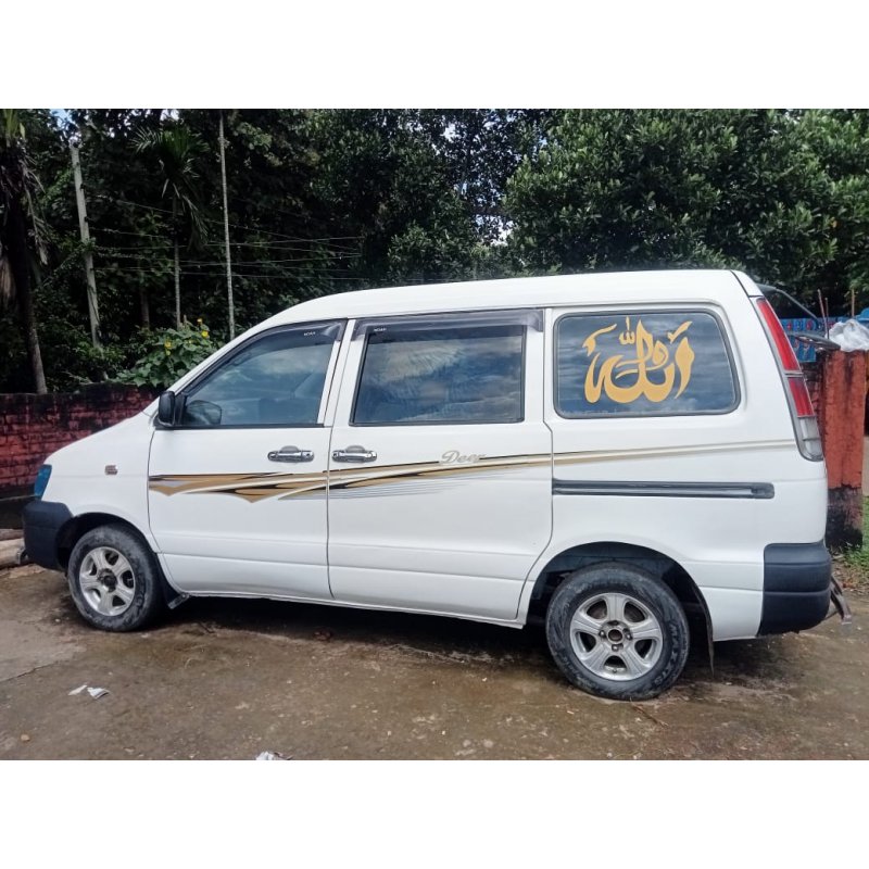 Toyota Noah KR42 1800 CC 2004 Toyota Noah KR42 1800 CC 2004