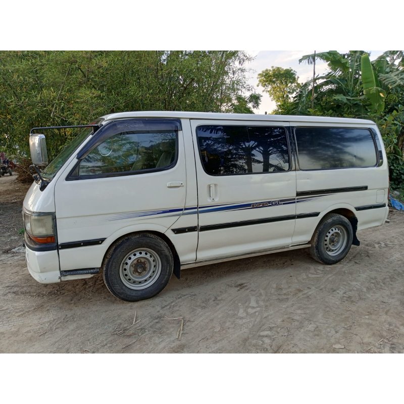 Toyota M. Crop. 2001