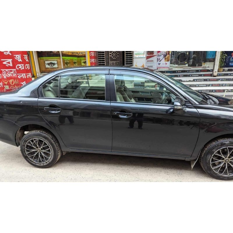 Toyota Axio 1500cc 2013 Toyota Axio 1500cc 2013