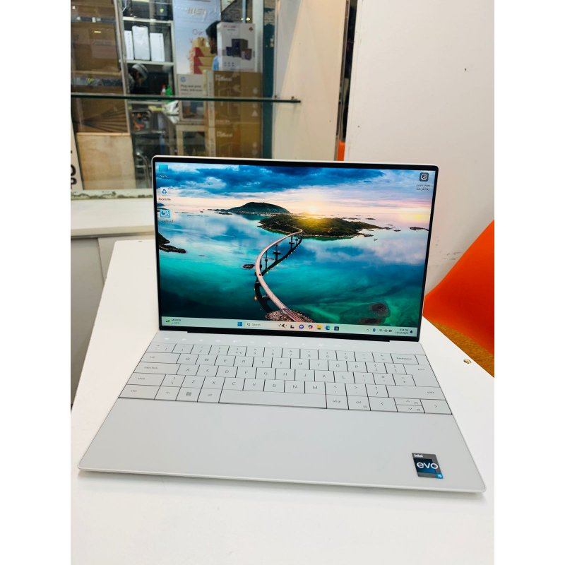 Dell XPS 9320 Plus Core i5 12th Gen 16GB / 512GB SSD Dell XPS 9320 Plus Core i5 12th Gen 16GB / 512GB SSD