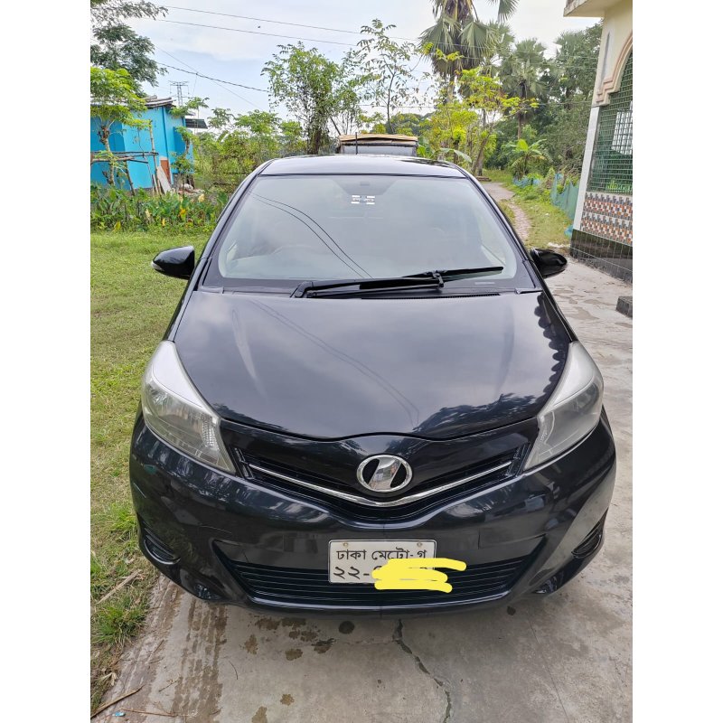 Toyota Vitz Jewela 2011 Black