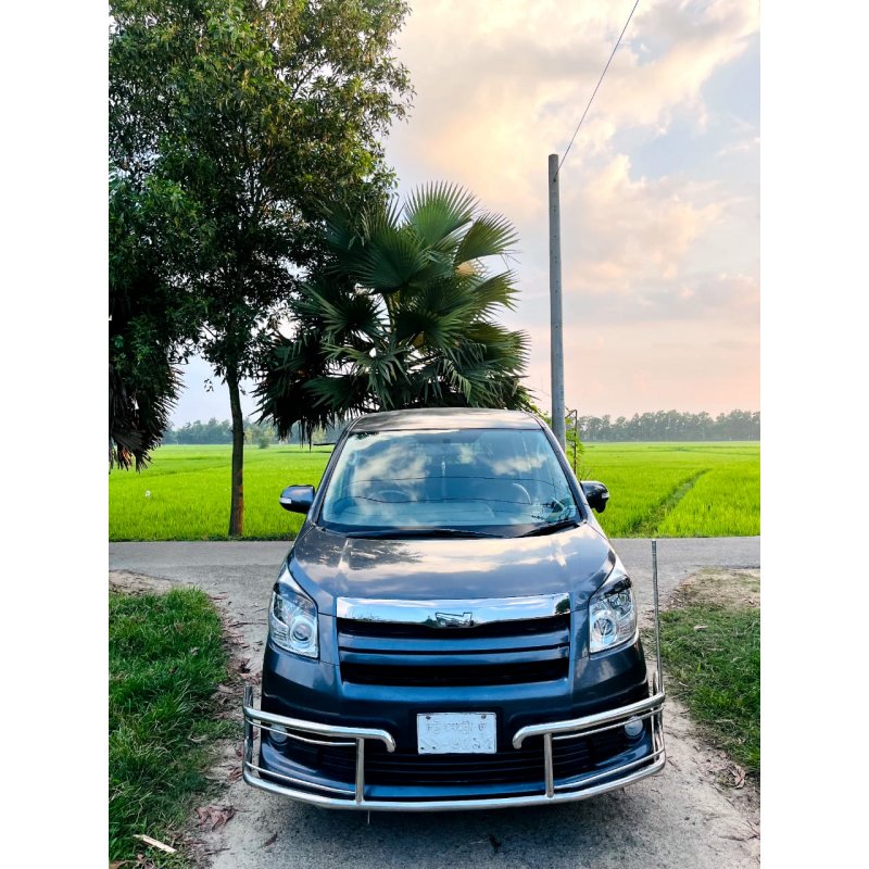 Toyota Noah X 2000cc 2008 Toyota Noah X 2000cc 2008