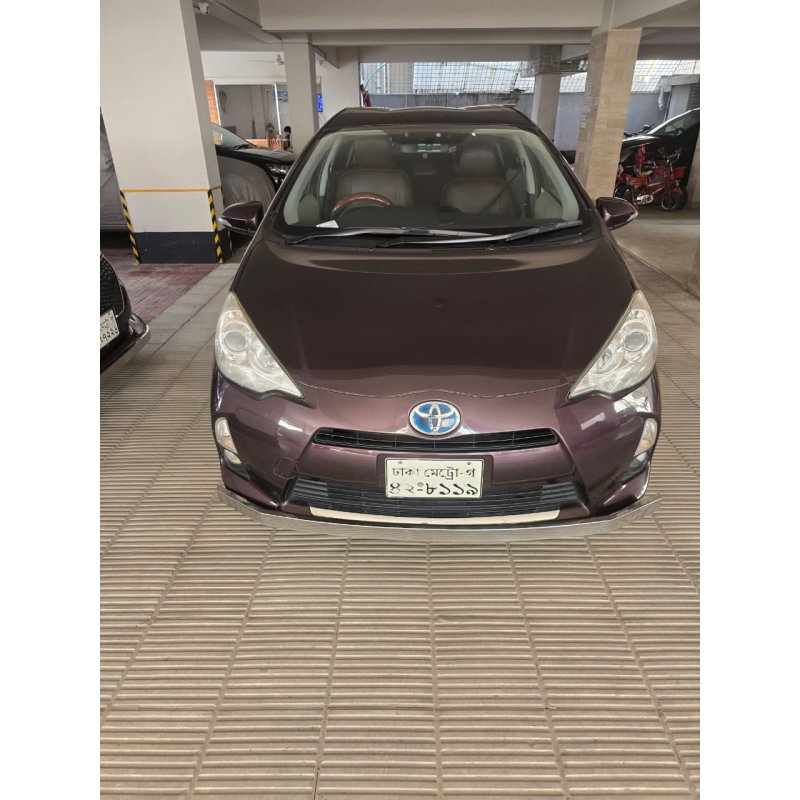 Toyota Aqua Hybrid 2014