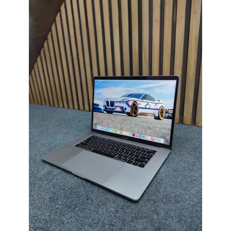 MacBook Pro Core i7 16GB RAM 15" Retina Touch 2018