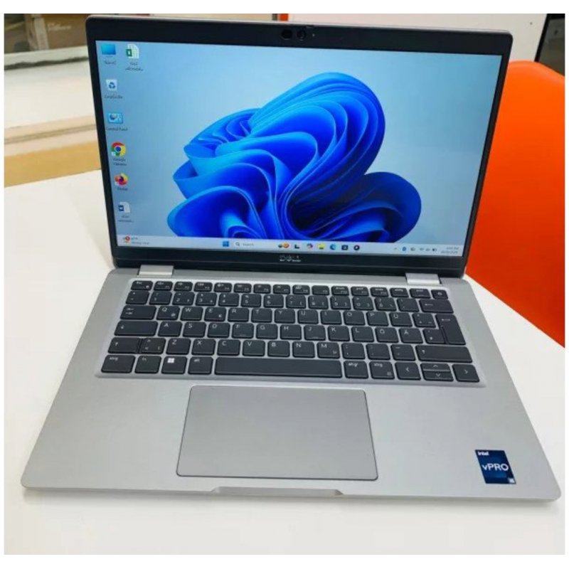 Dell Latitude 5330 Core i5 12th Gen 16GB / 256GB 13.3" FHD