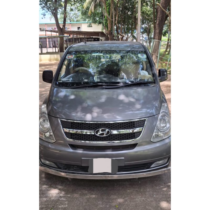 Hyundai H1 2011 2400cc Ash