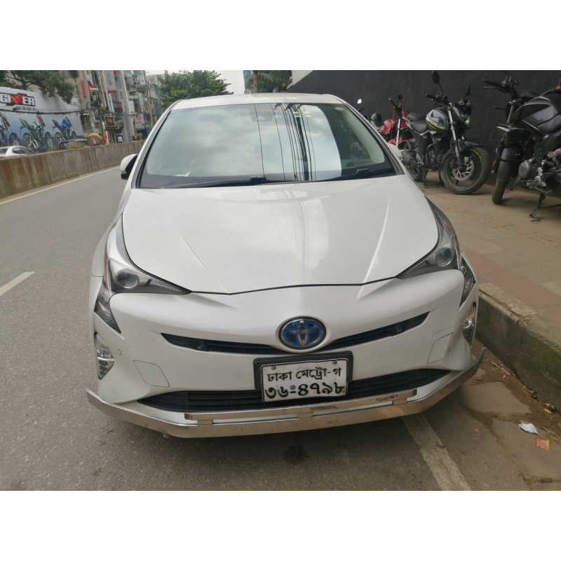 Toyota Prius A Touring Hybrid 1800 CC 2016