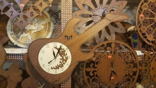 Gitter Shape Wooden Wall Clock