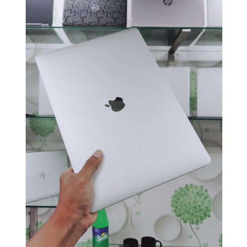 MacBook Pro A1707 Core i7 Radeon Pro 15" LED-backlit
