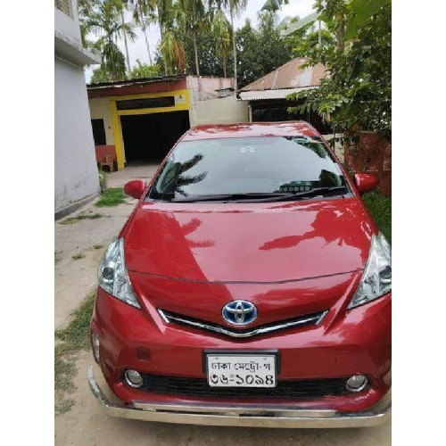 Toyota Prius Alpha SL 2014