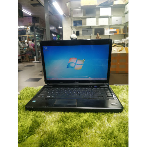 Fujitsu LH531 Core i3 2nd Generation 14" HD LED Laptop