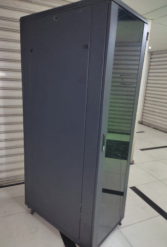 SafeNet 42U Server Rack