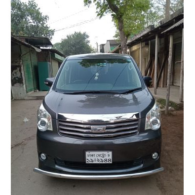 Toyota X Noah 2011