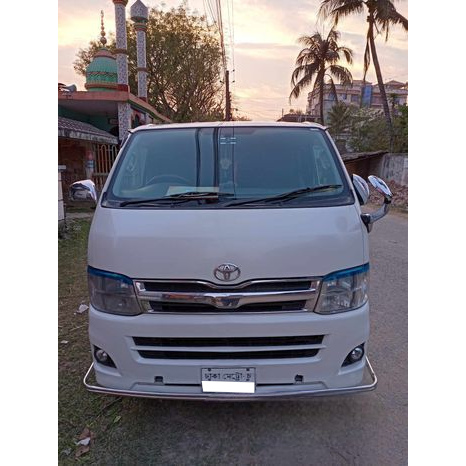 Toyota Hiace 2011