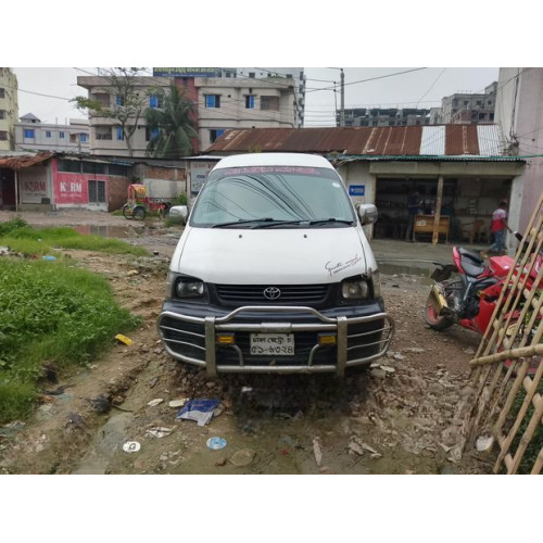 Toyota Noah KR42 2001