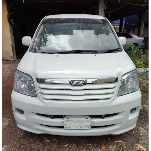 Toyota Noah X 2004 White Pearl