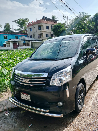 Toyota Noah 2010 Black