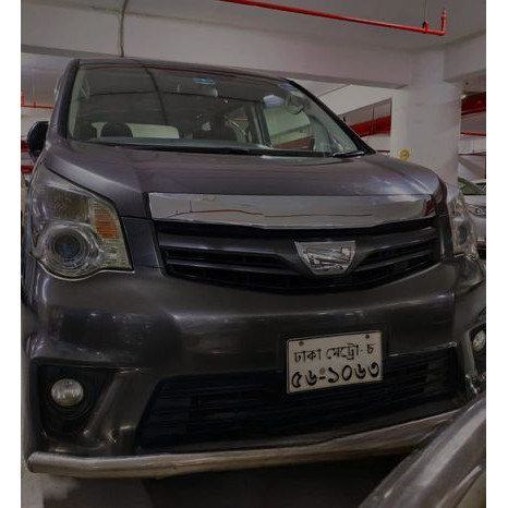 Toyota Noah 2011