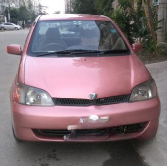 Toyota Platz 2000