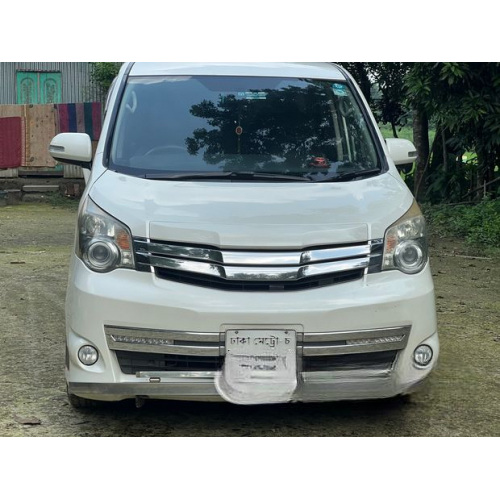 Toyota Noah GS 2010