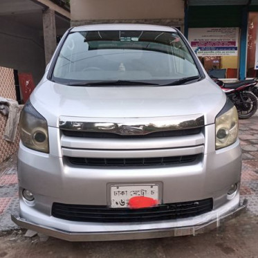 Toyota Noah 2007