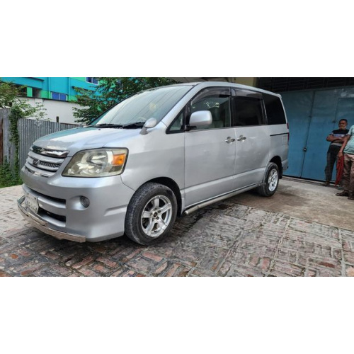 Toyota Noah X 2003