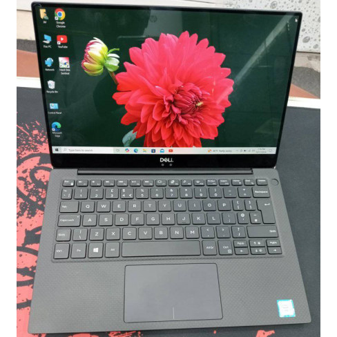 Dell XPS 13 9370 Core i7 8th Gen 256 GB SSD Laptop