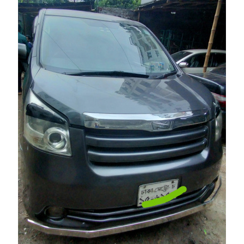 Toyota Noah X Smart 2010