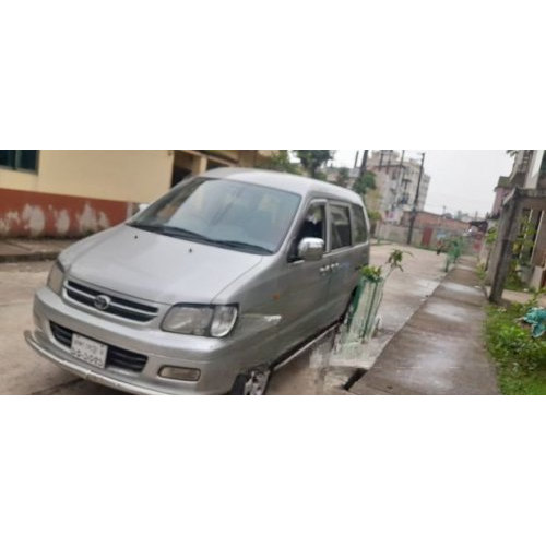 Toyota Noah 2003