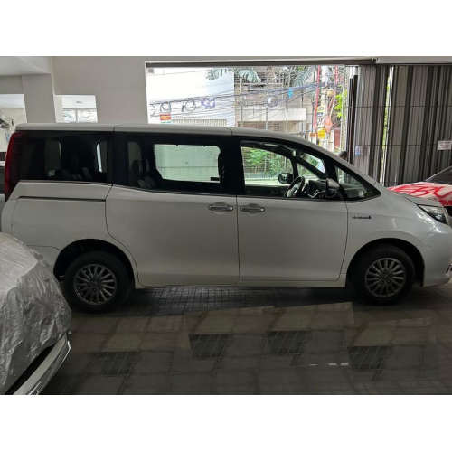 Toyota Noah Hybrid 2015