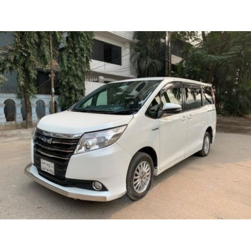 Toyota Noah Hybrid 2014