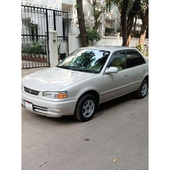 Toyota Corolla XE Saloon 1995