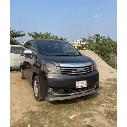 Toyota Noah X Smart 2010