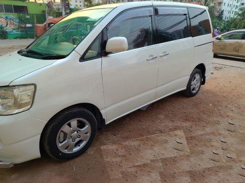 Toyota Noah 2002