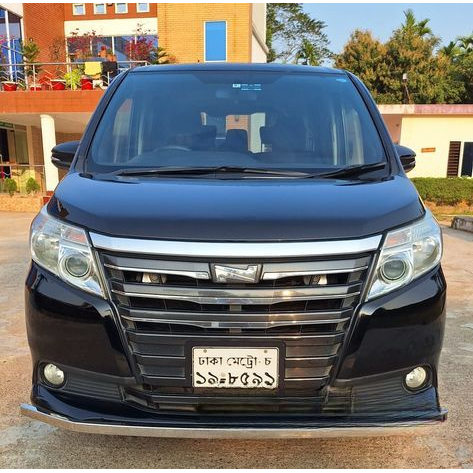 Toyota Noah 2014