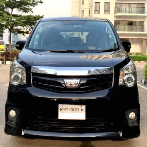 Toyota Noah SI 2011