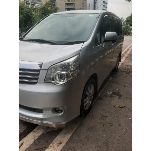 Toyota X Noah 2010